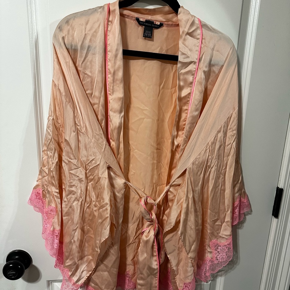 ❌ SOLD ❌ Victorias Secret Silk robe